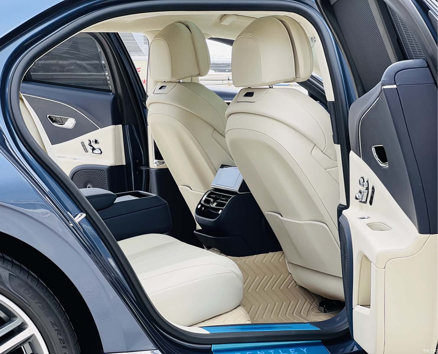 Bentley Flying Spur, 2022 7