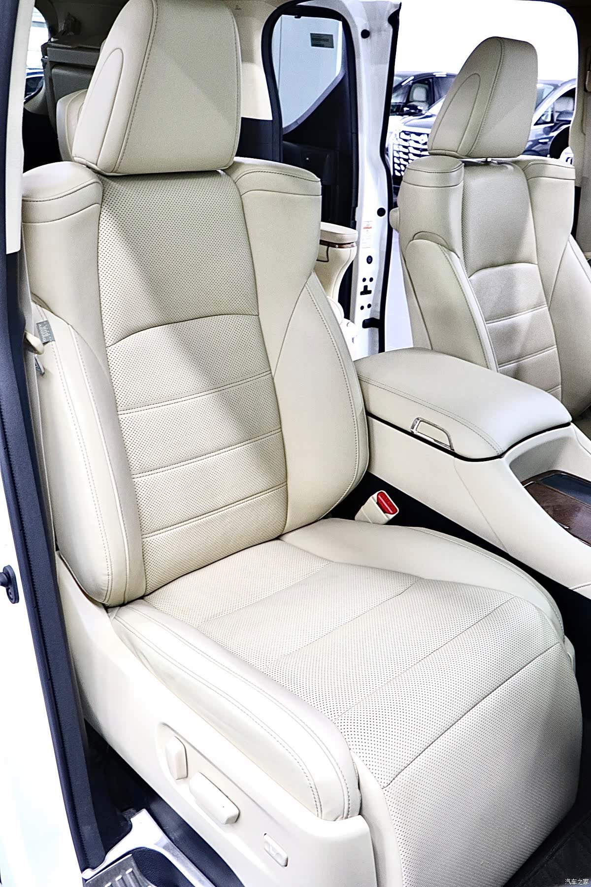 Toyota Alphard, 2017 16