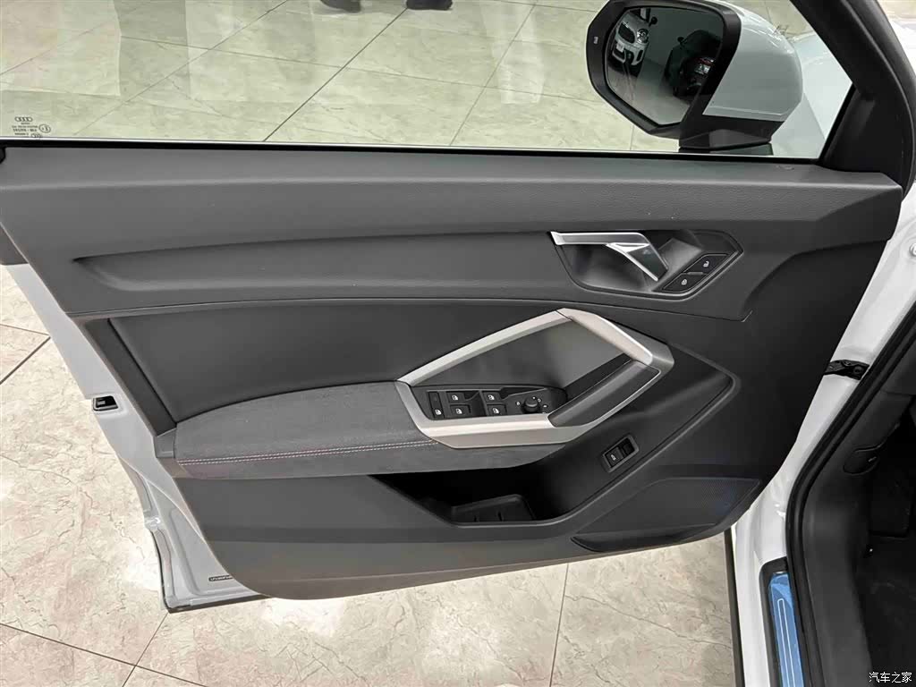 Audi Q3, 2023 10