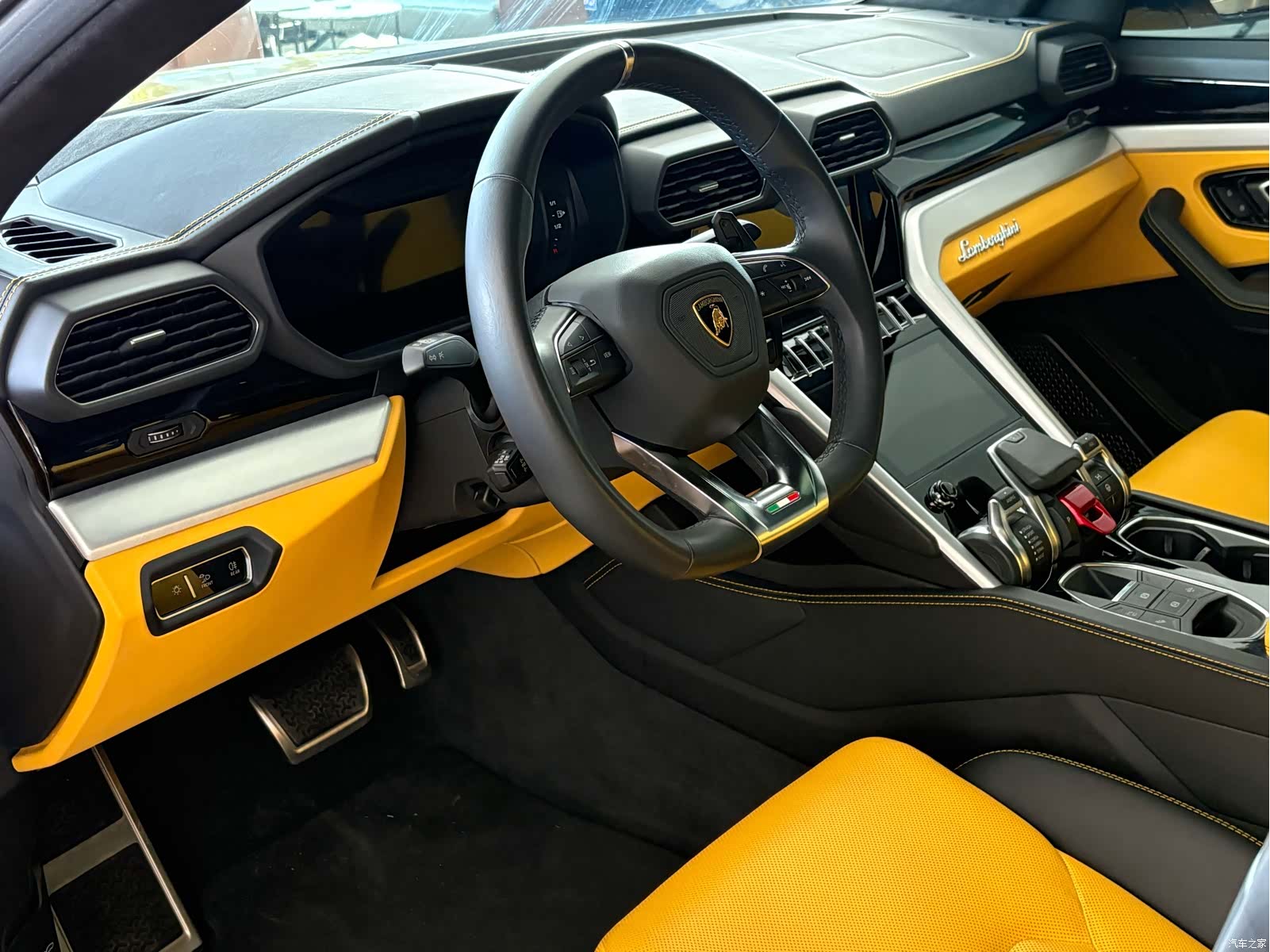 Lamborghini Urus, 2022 10
