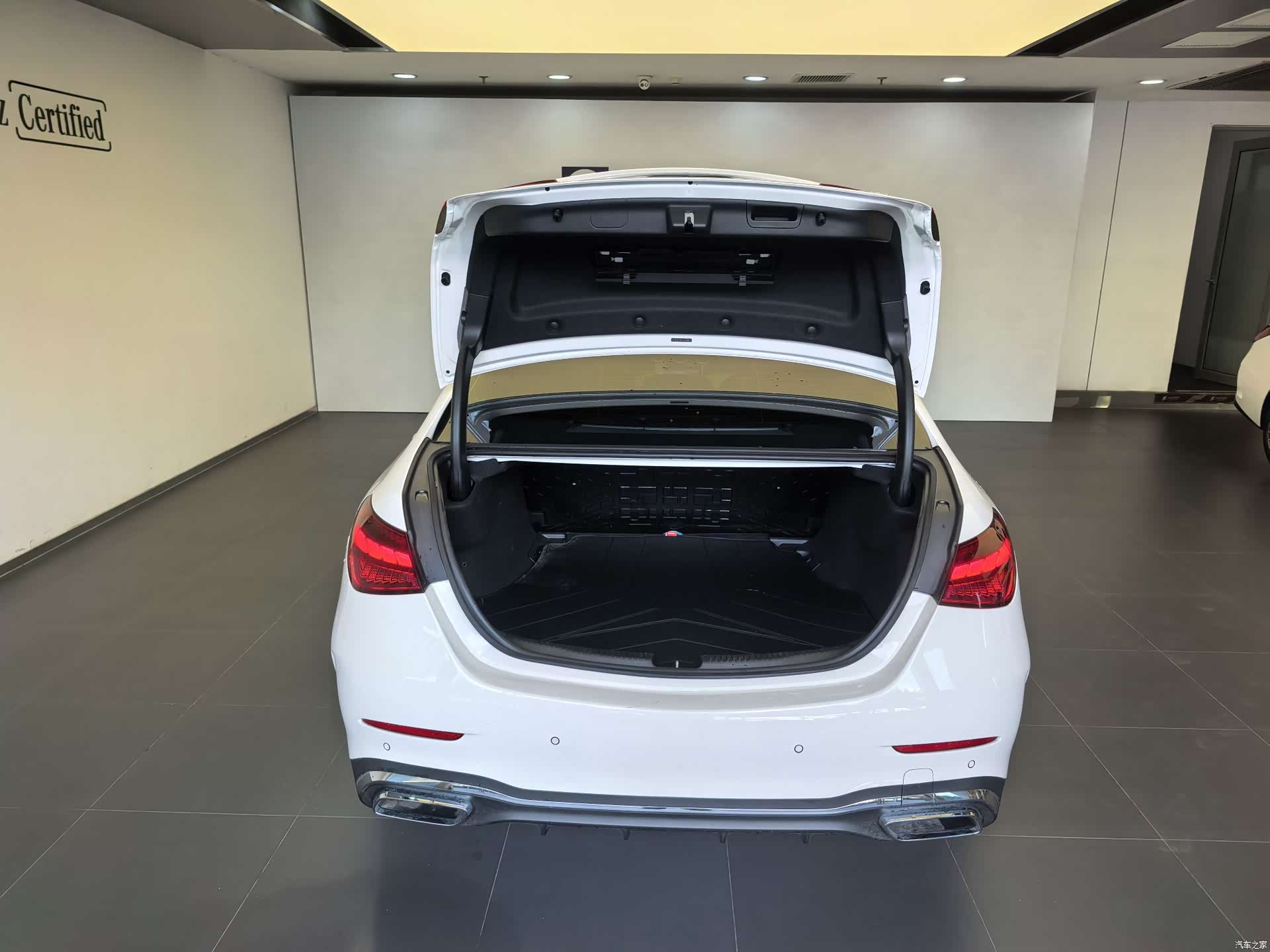 Mercedes-Benz C-Class, 2025 11