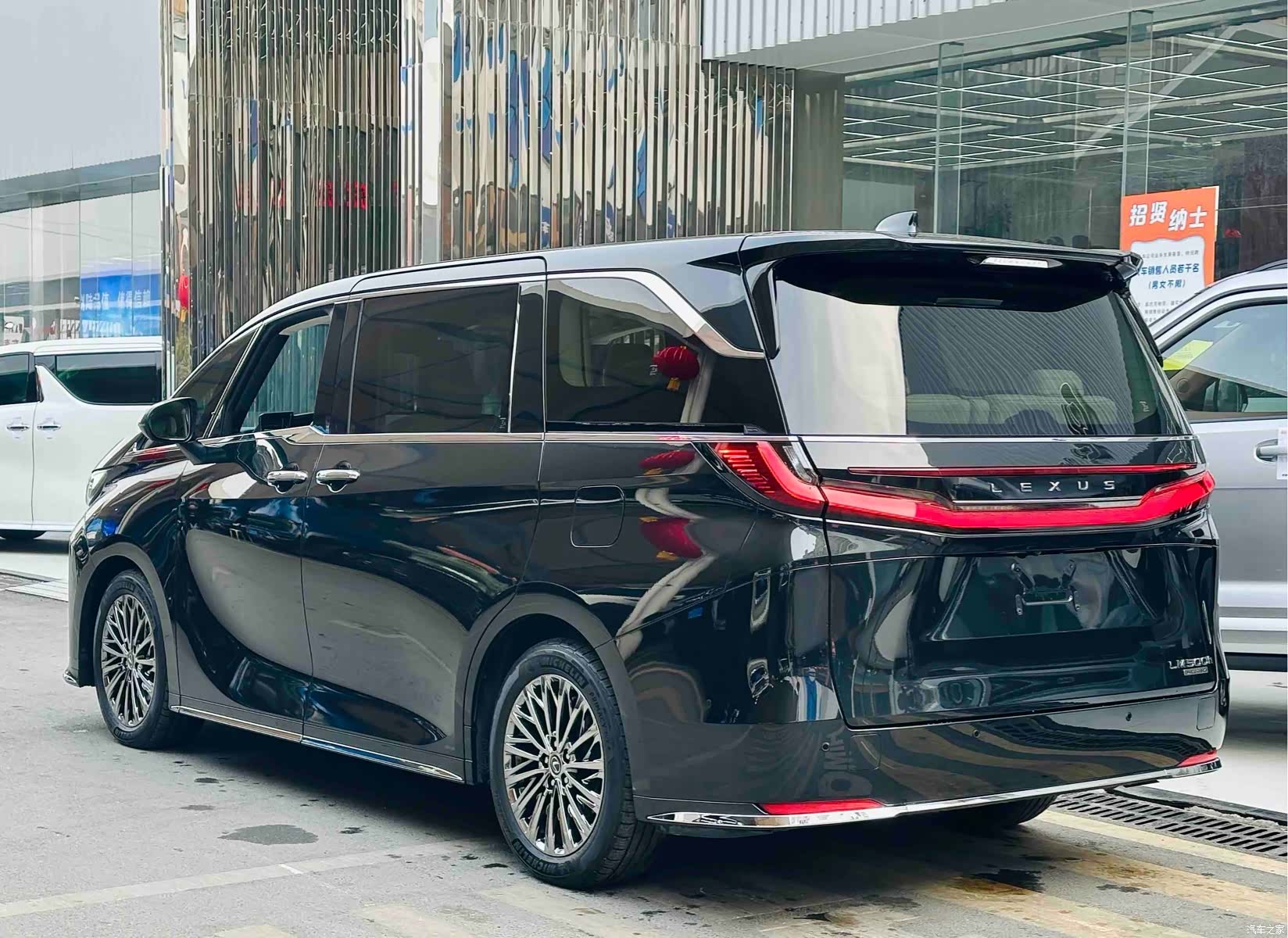 Lexus LM, 2024 все фото