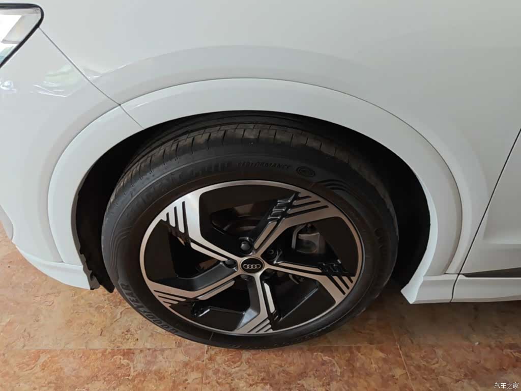 Audi Q4 e-tron, 2024 23