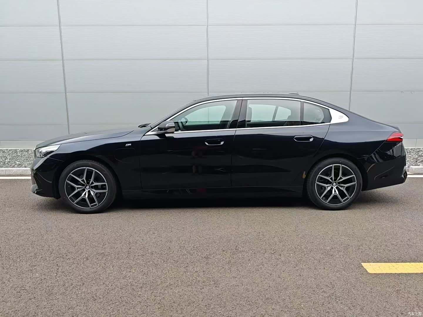 BMW i5, 2025 3