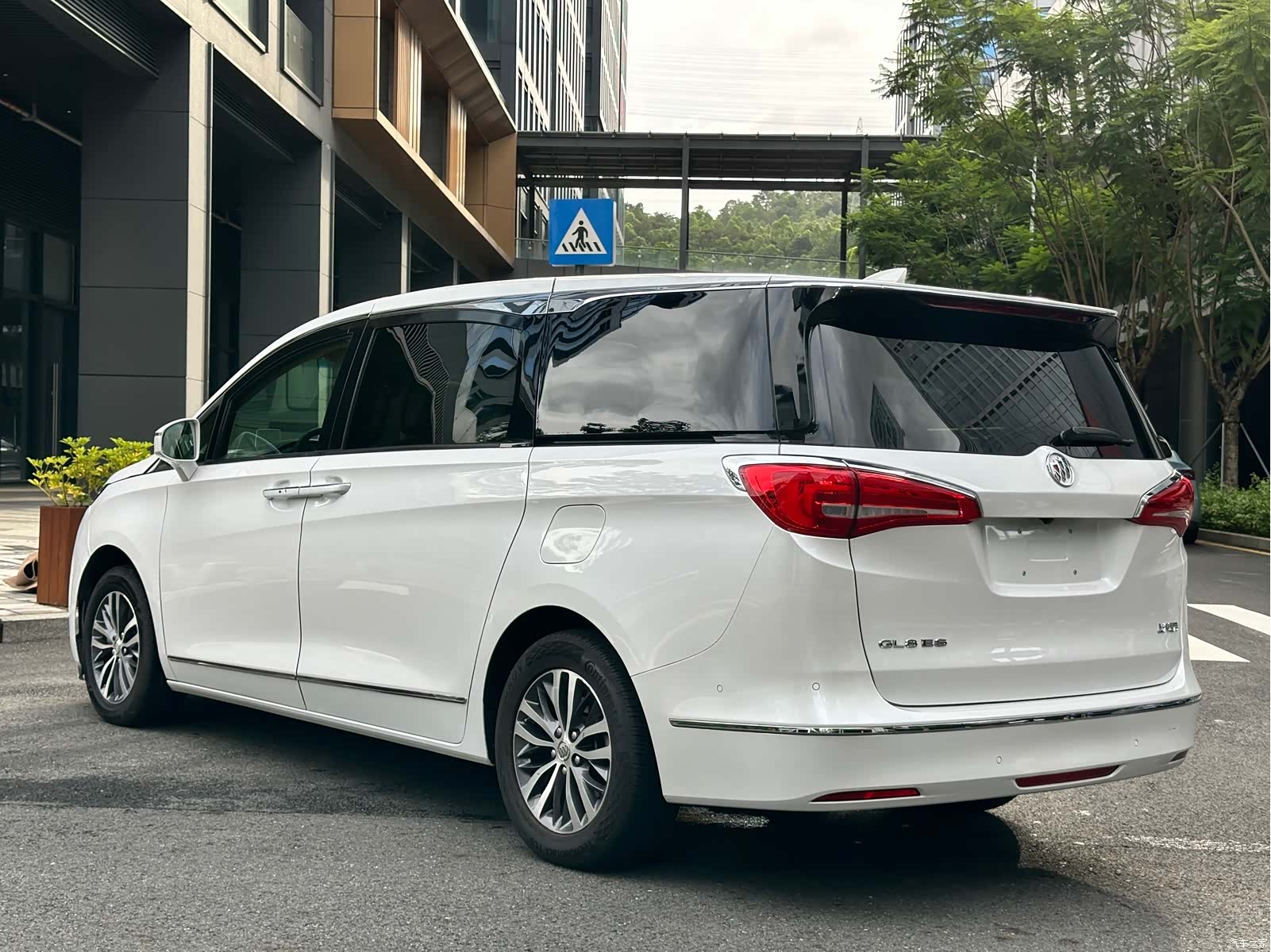 Buick GL8, 2019 6
