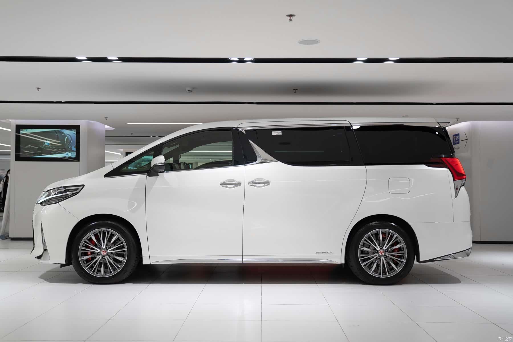 Lexus LM, 2022 2