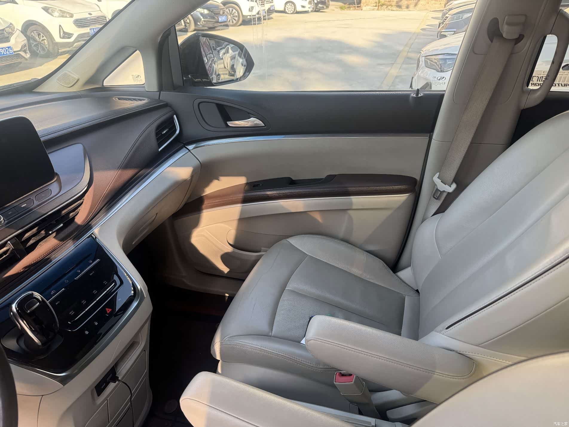 Buick GL8, 2021 все фото