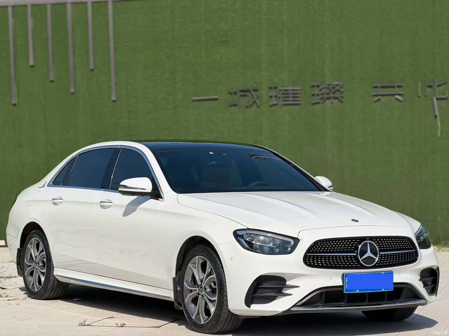 Mercedes-Benz E-Class, 2023 3