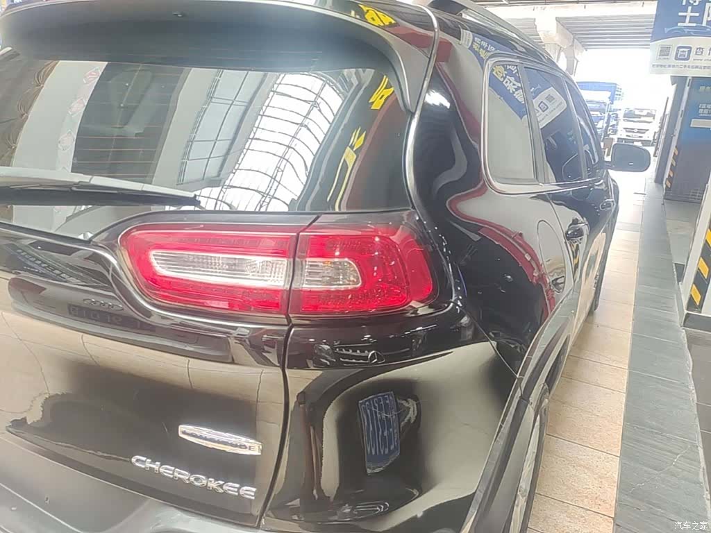 Jeep Cherokee, 2017 8