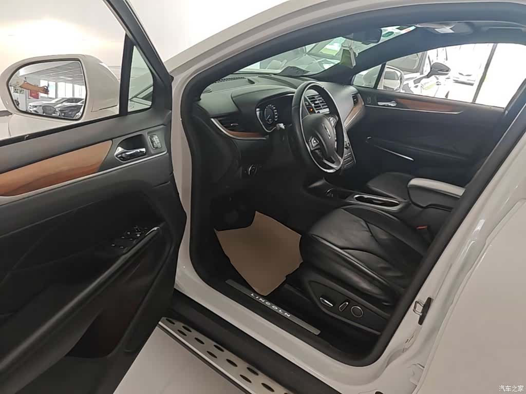 Lincoln MKC, 2017 16