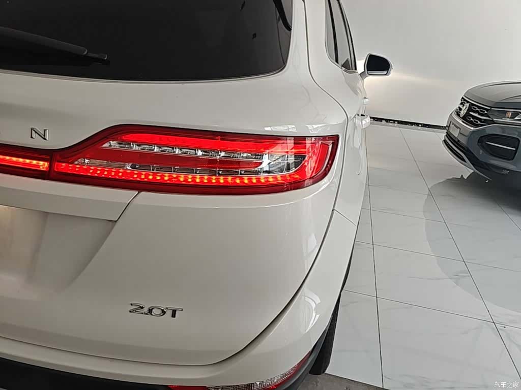 Lincoln MKC, 2017 8