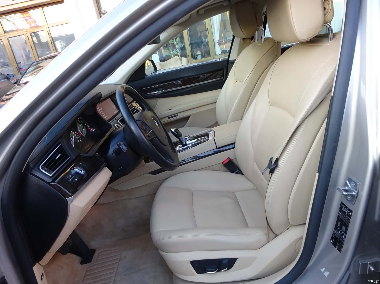 BMW 7 Series, 2011 14