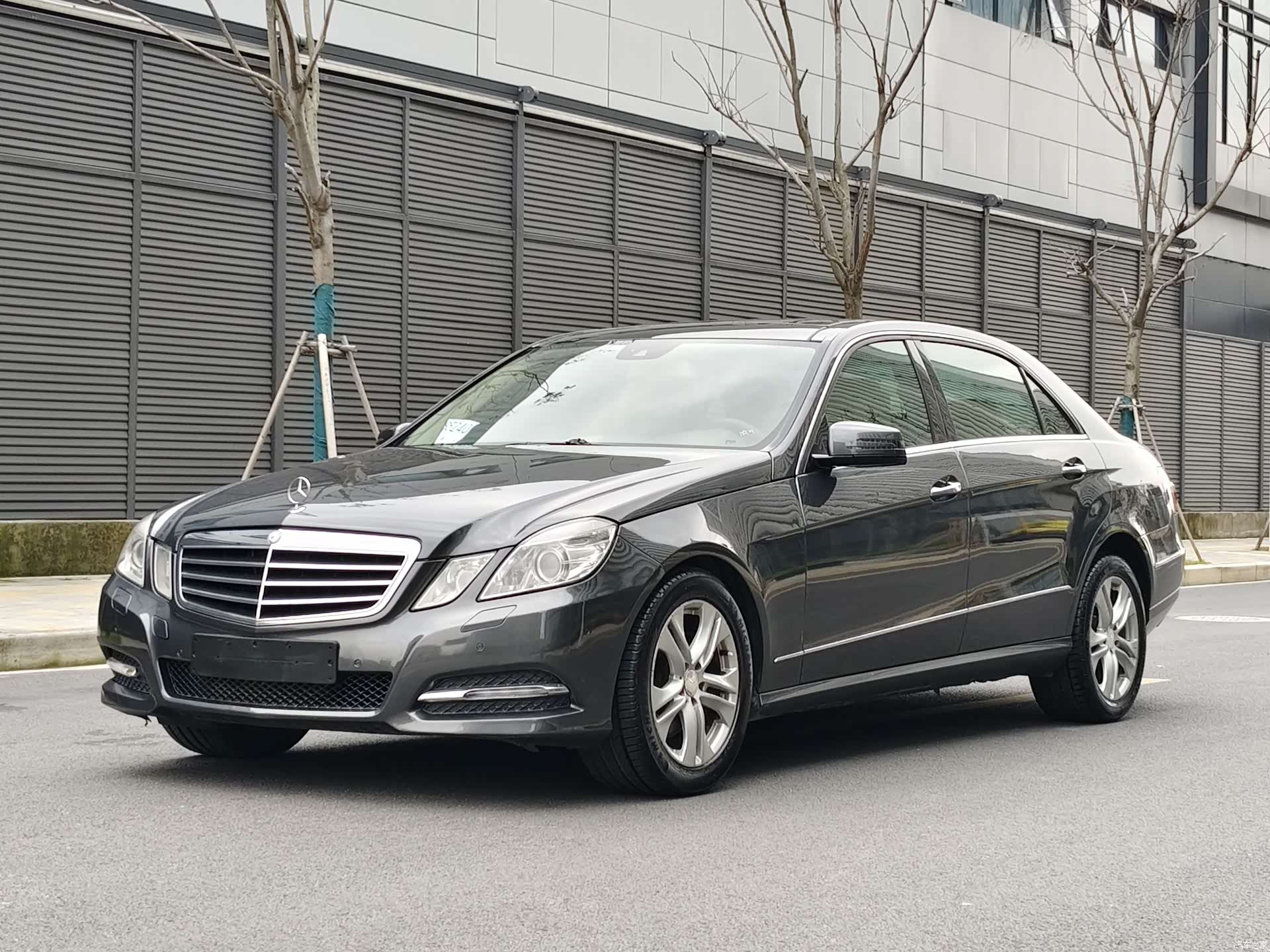 Mercedes-Benz E-Class, 2011 1