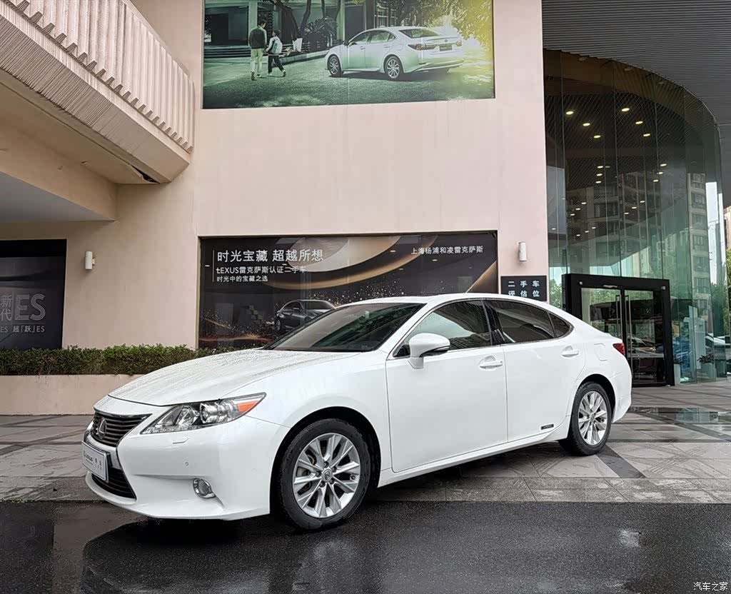 Lexus ES, 2013 1