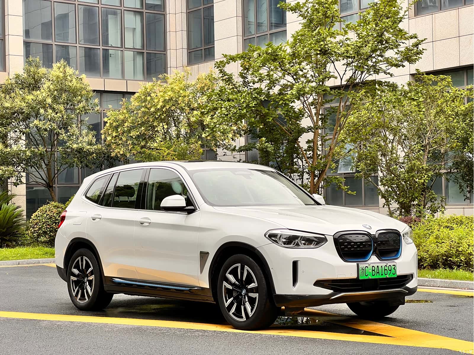 BMW iX3, 2021 3