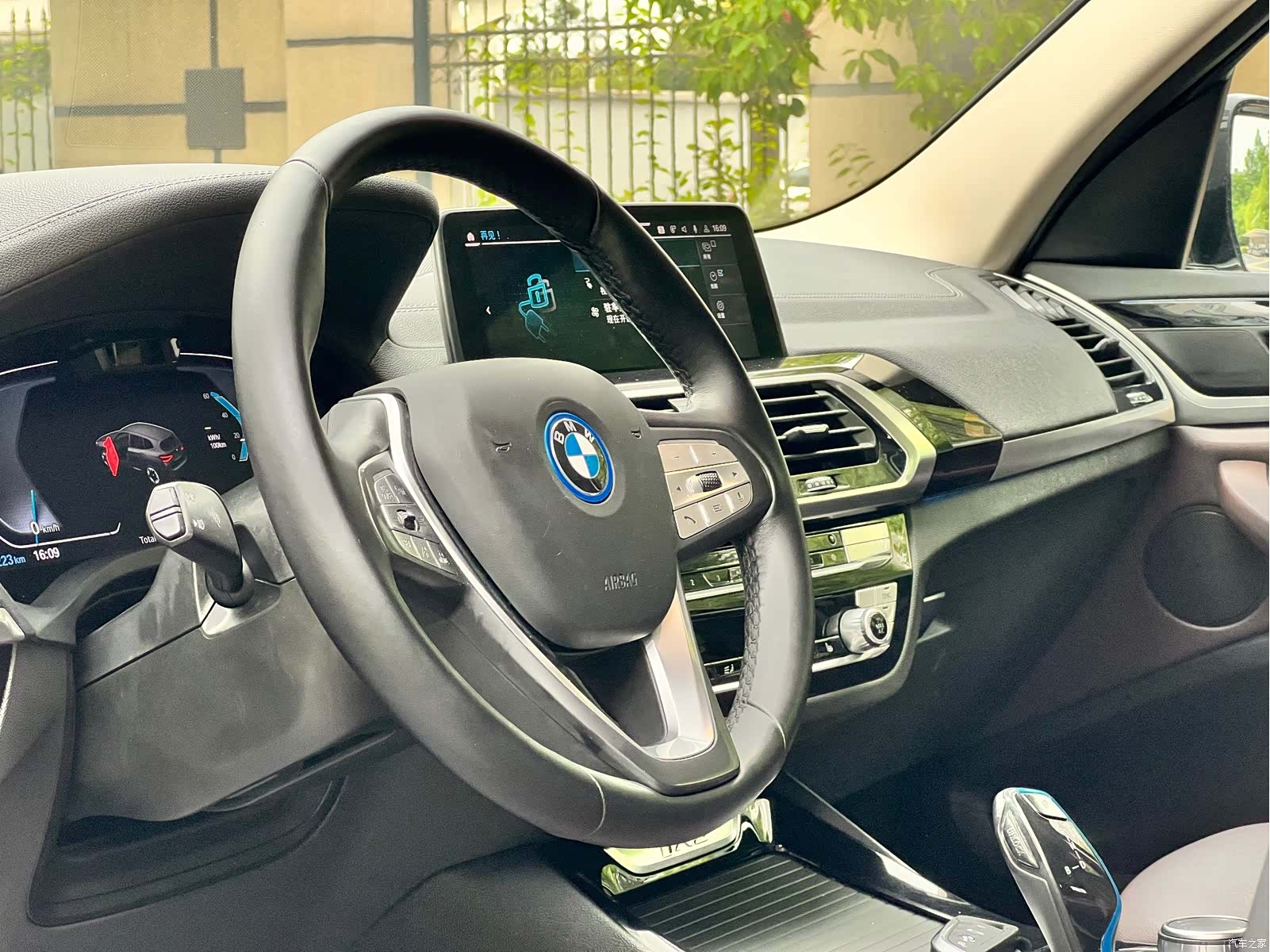 BMW iX3, 2021 все фото