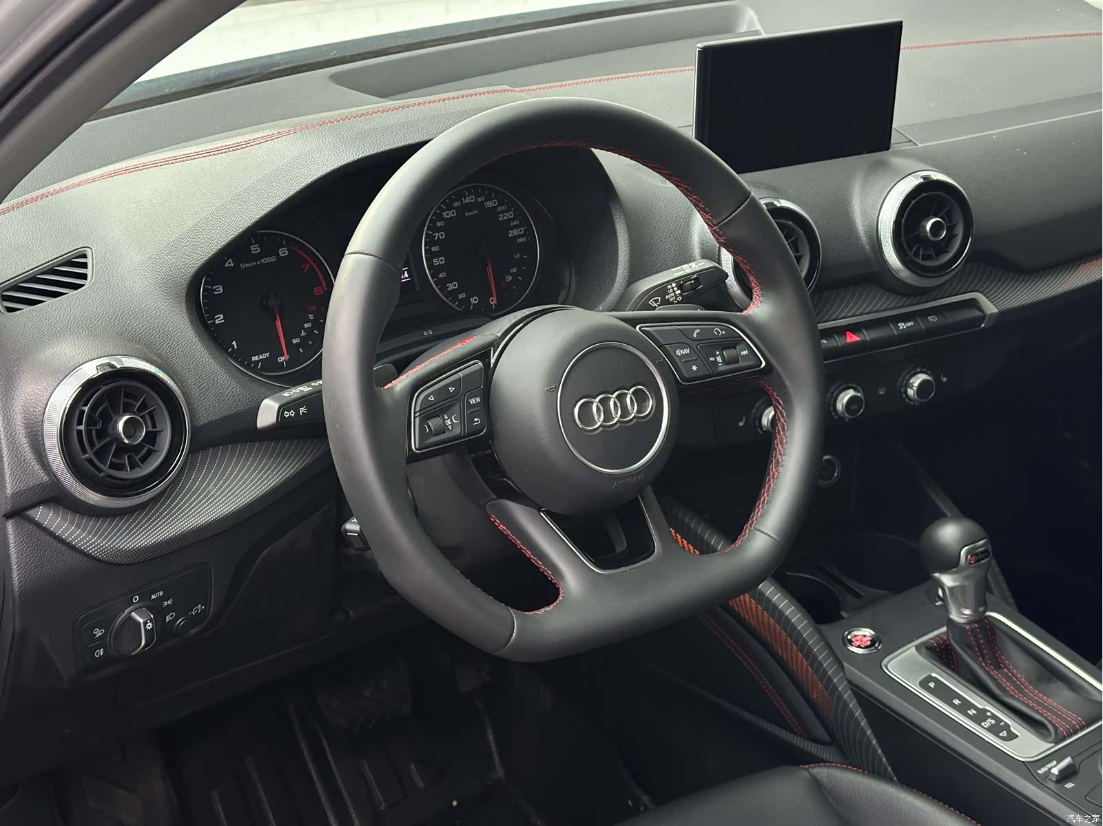 Audi Q2L, 2023 7