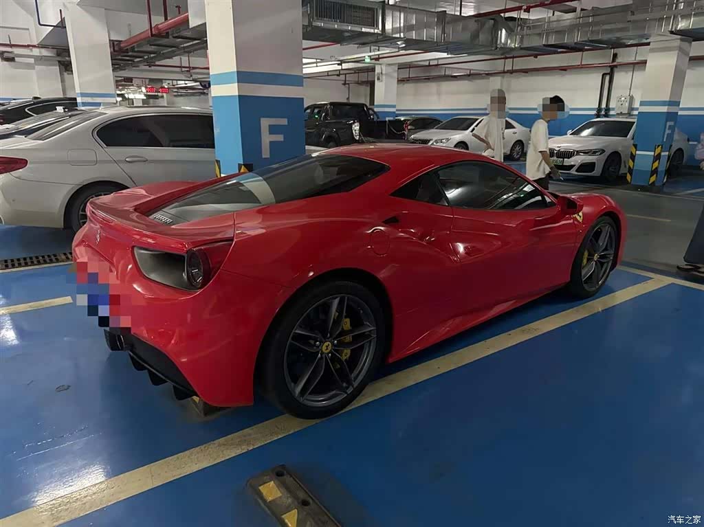 Ferrari 488, 2016 4