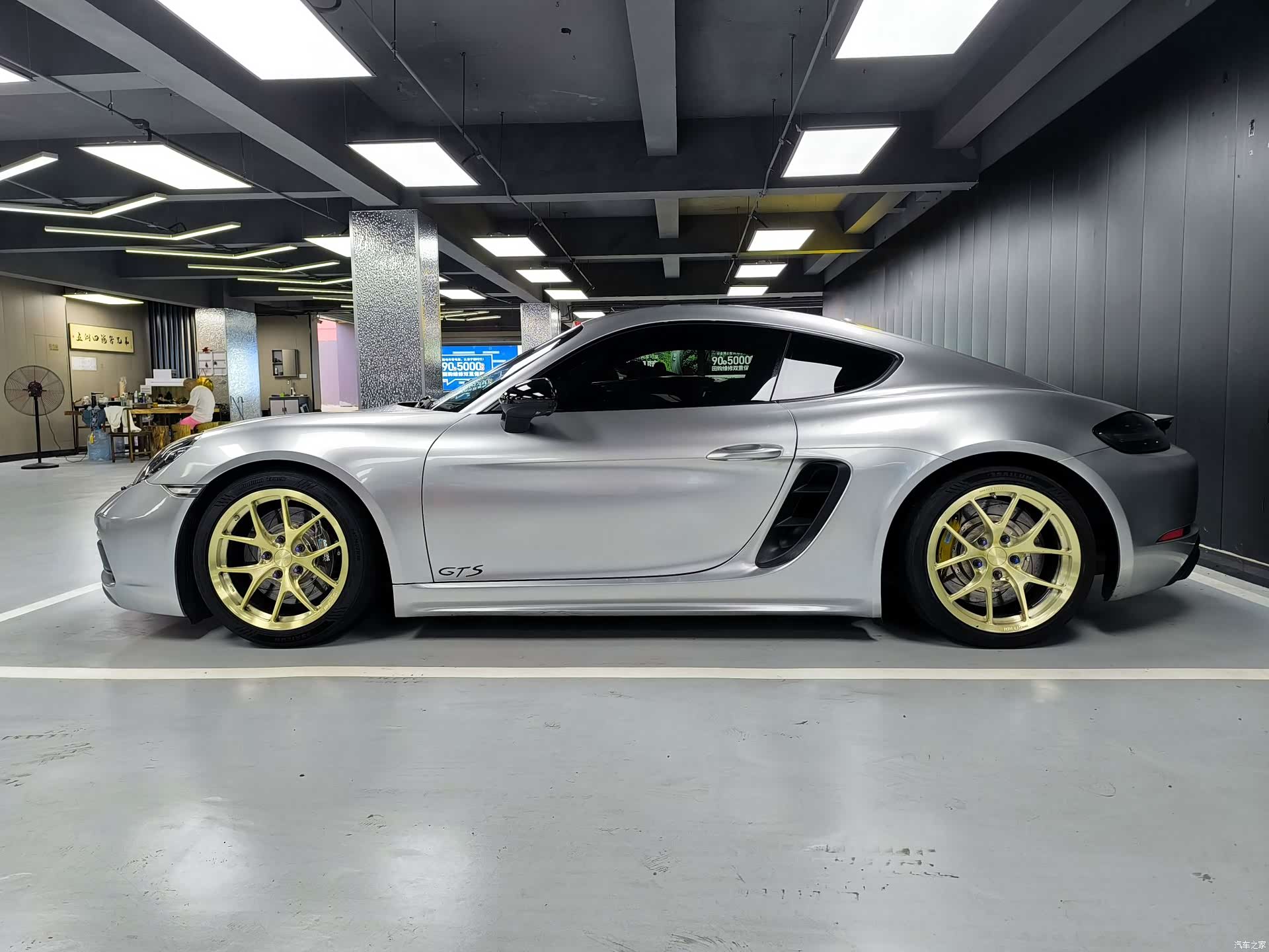 Porsche Cayman, 2018 10