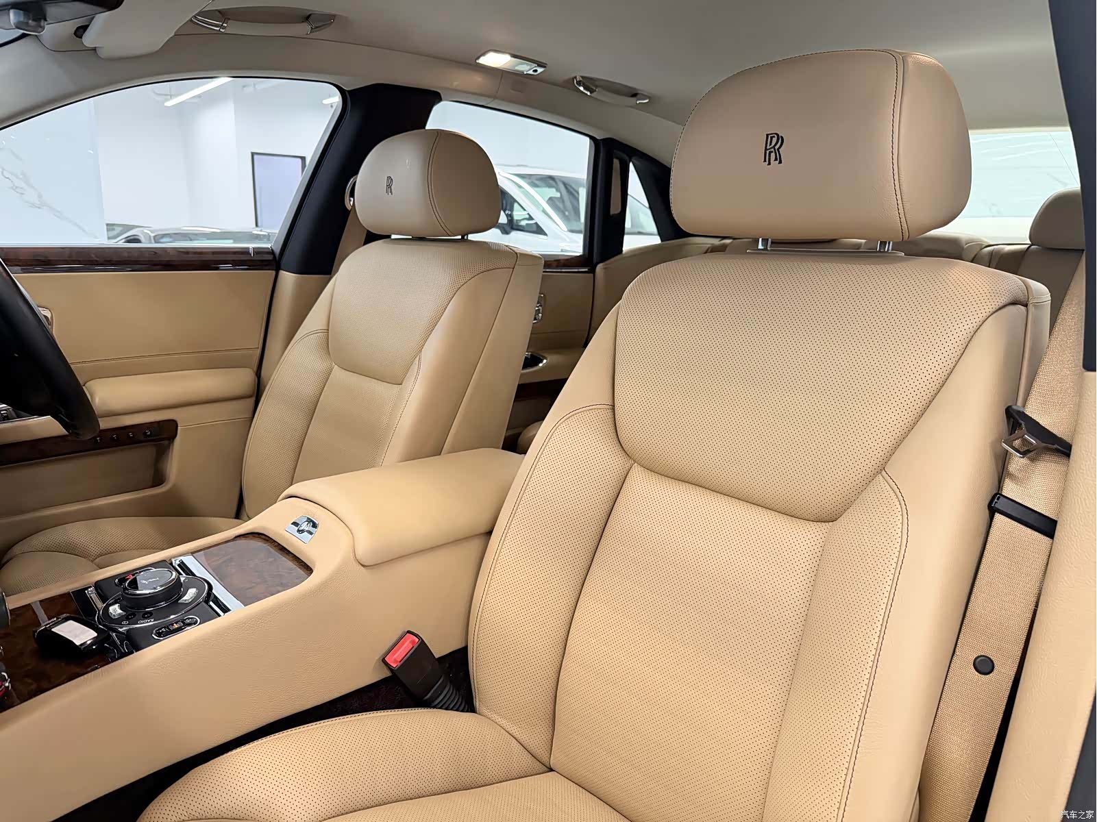 Rolls-Royce Ghost, 2016 7