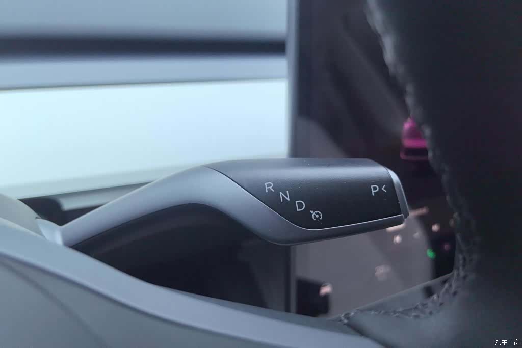Tesla Model Y, 2023 16