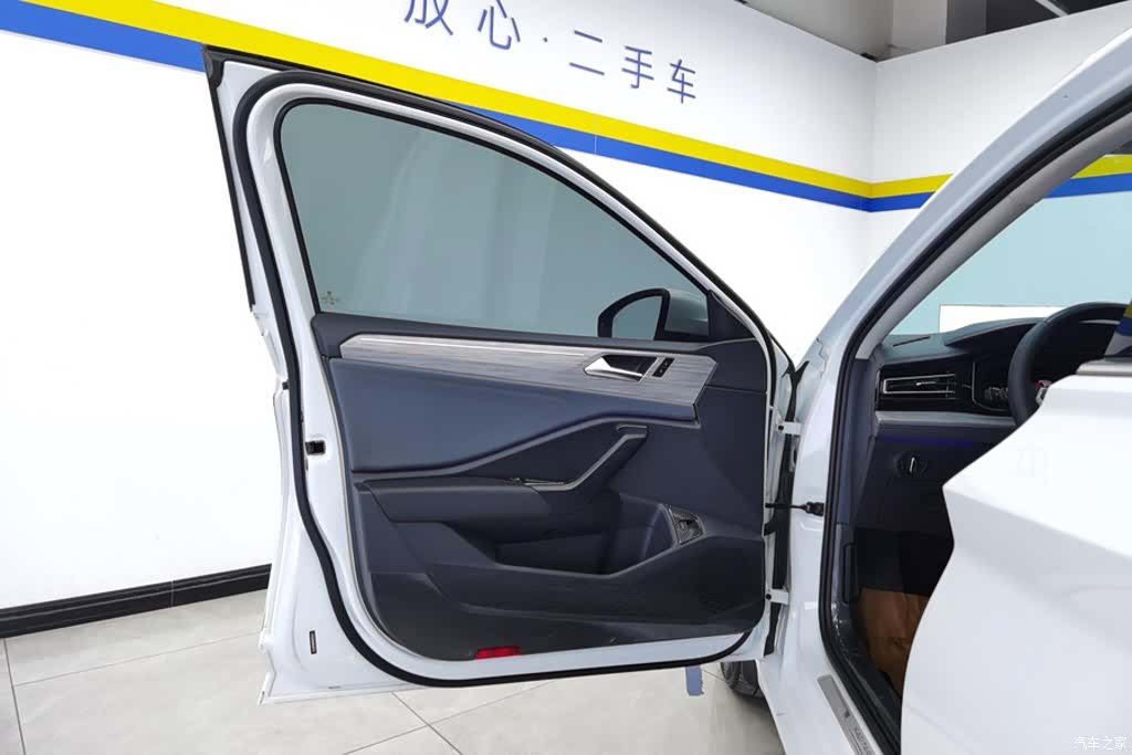 Volkswagen Sagitar, 2023 7