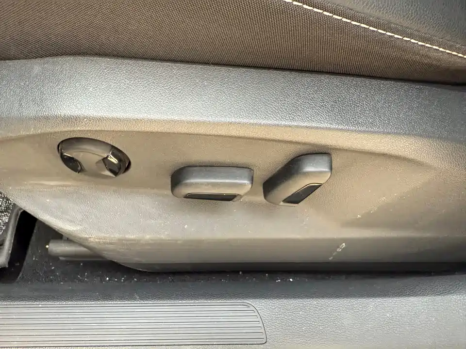 Volkswagen T-ROC exploring Songs