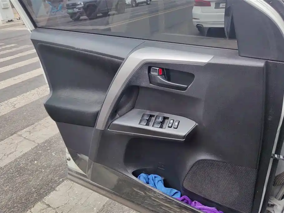 Toyota RAV4 Rongfang