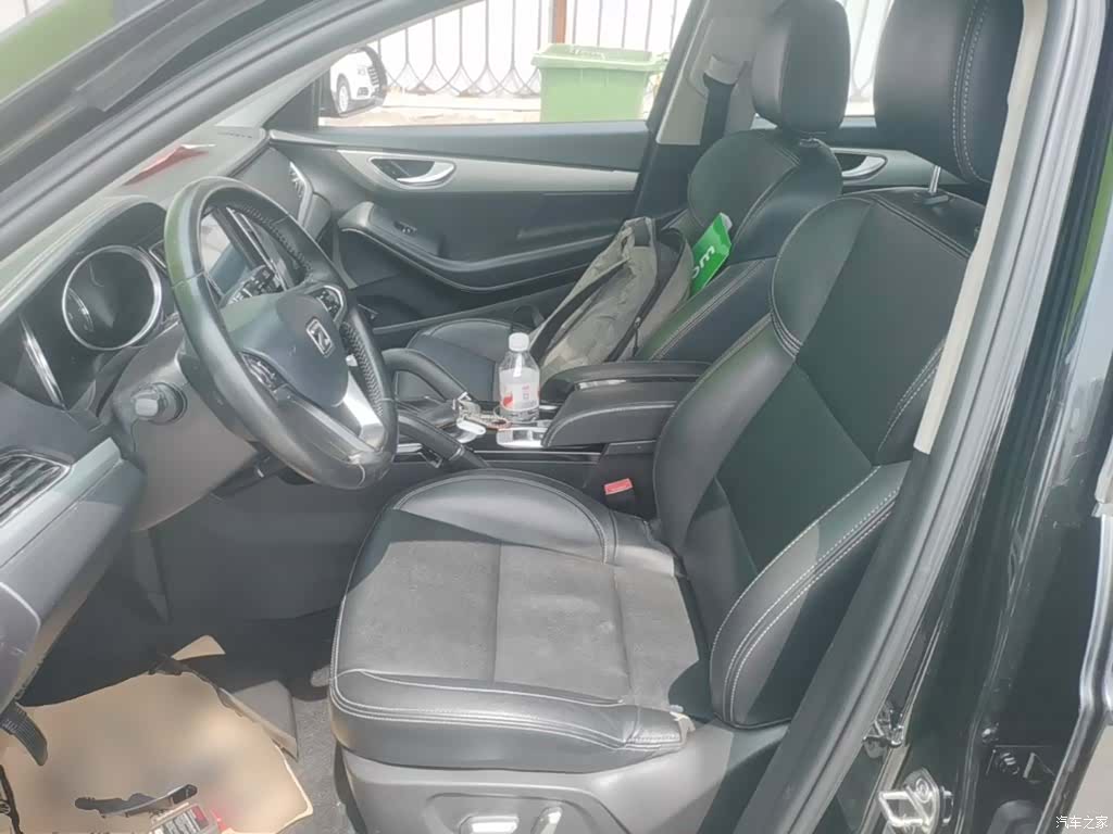 Zotye SR7, 2017 15