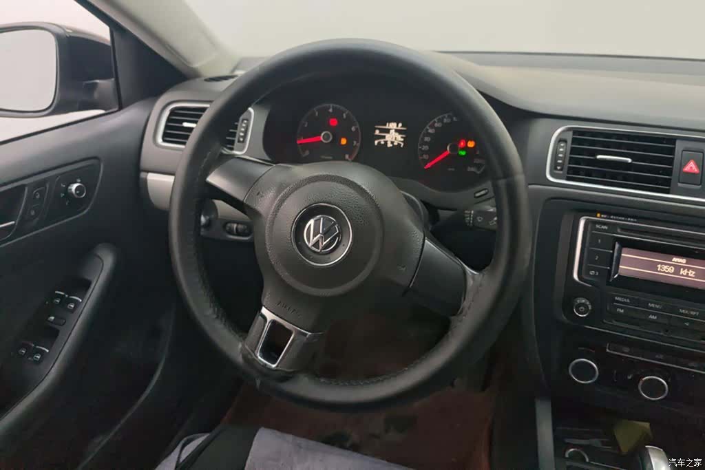 Volkswagen Sagitar, 2015 15