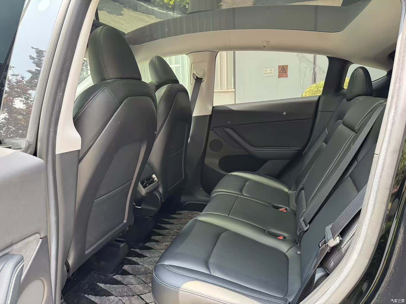 Tesla Model Y, 2023 9