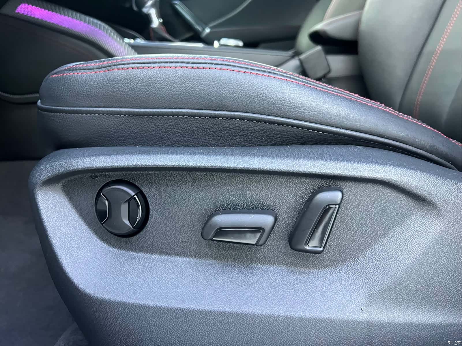 Audi Q2L, 2023 6