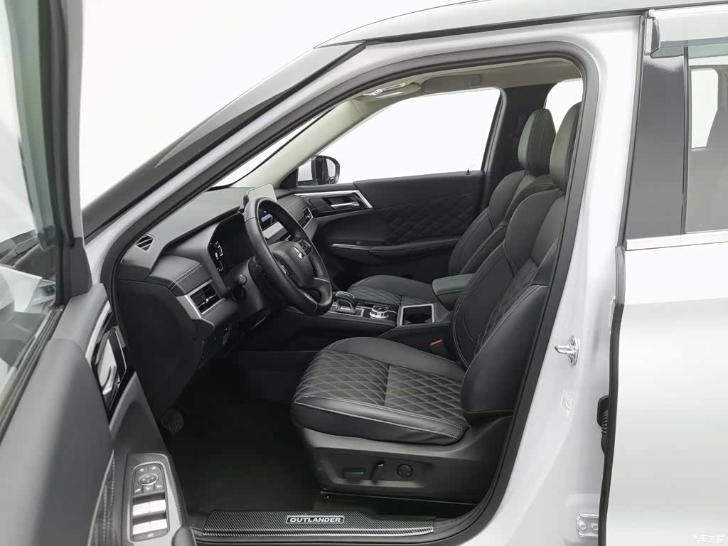 Mitsubishi Outlander, 2023 10