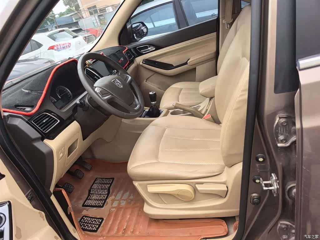 Wuling 730, 2014 15