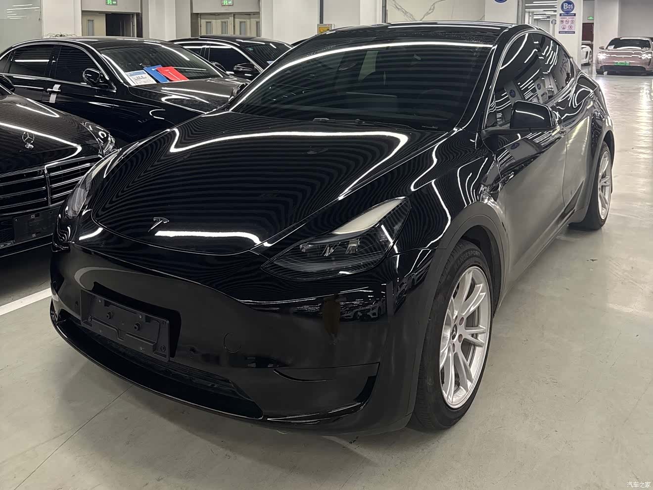 Tesla Model Y, 2023 1