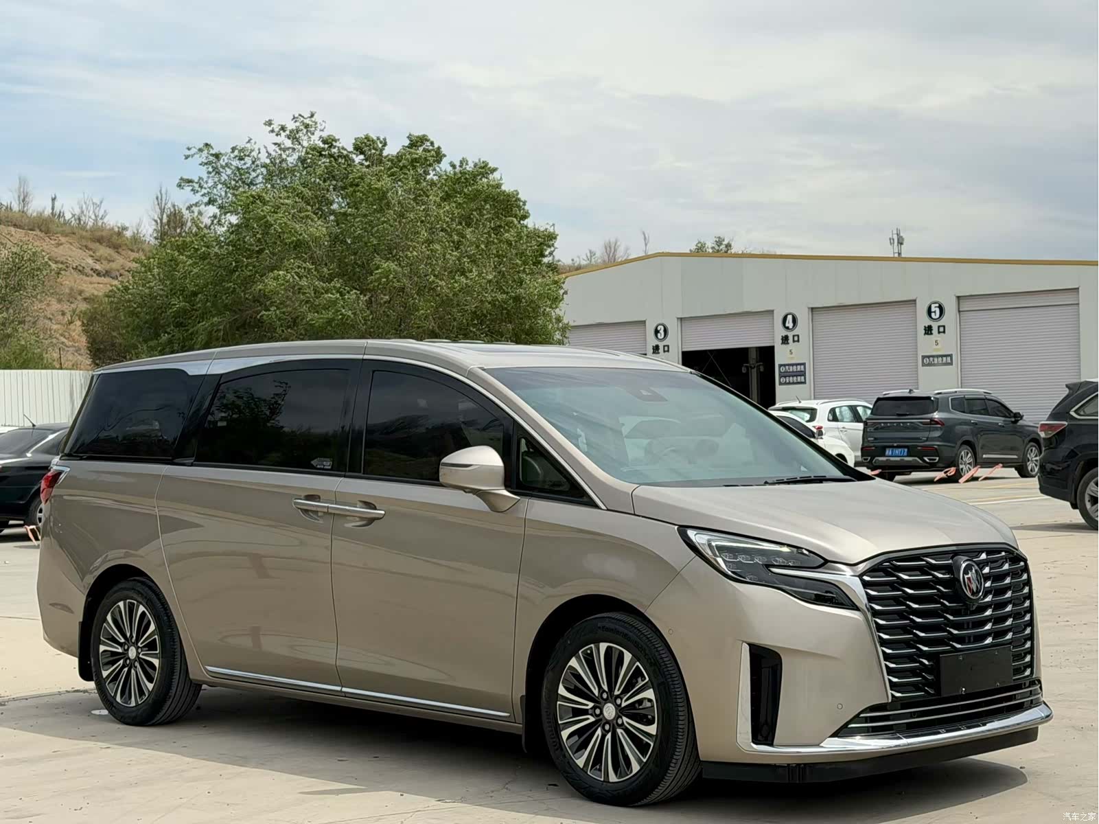 Buick GL8, 2023 3