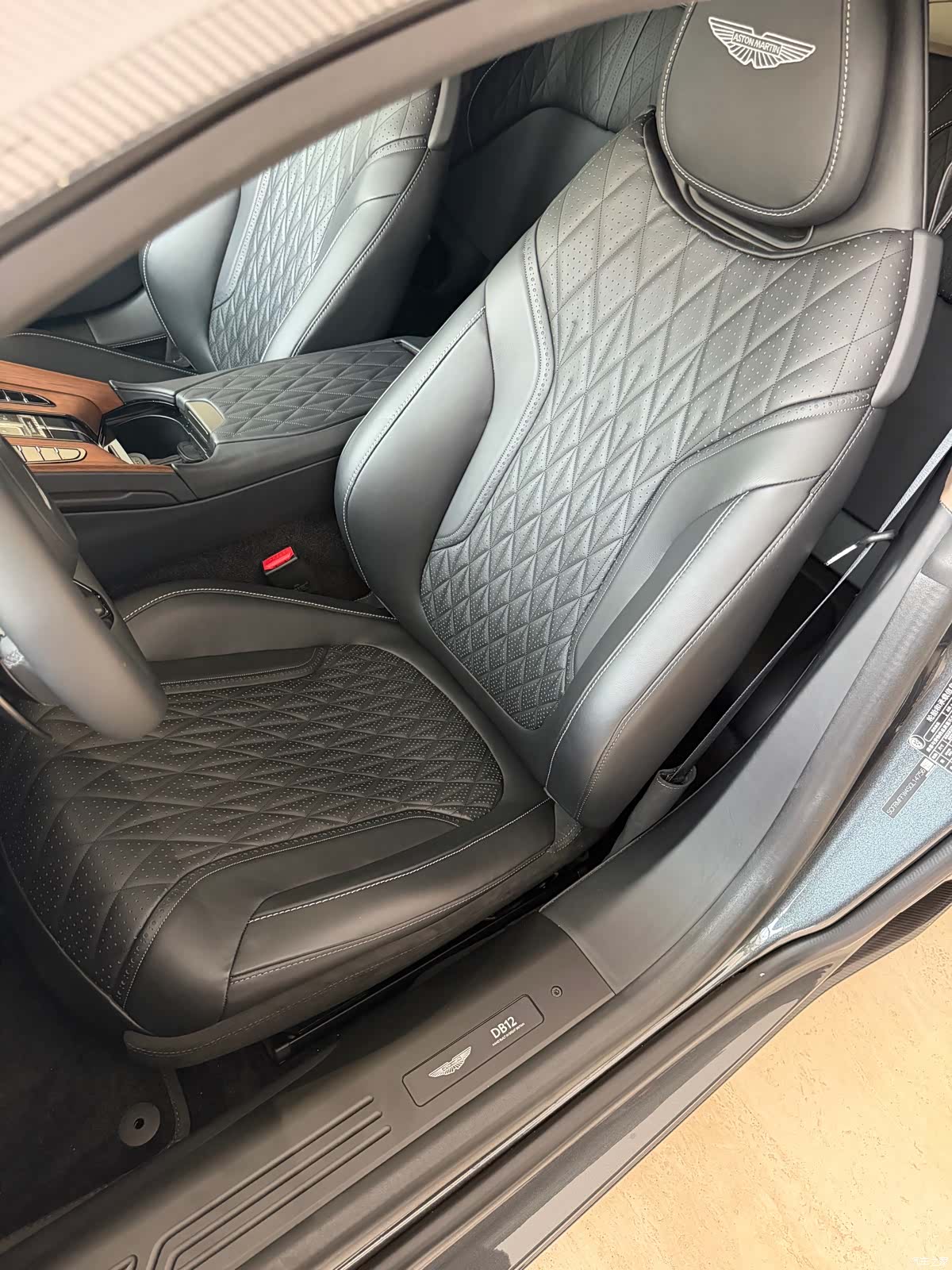 Aston Martin DB12, 2025 11