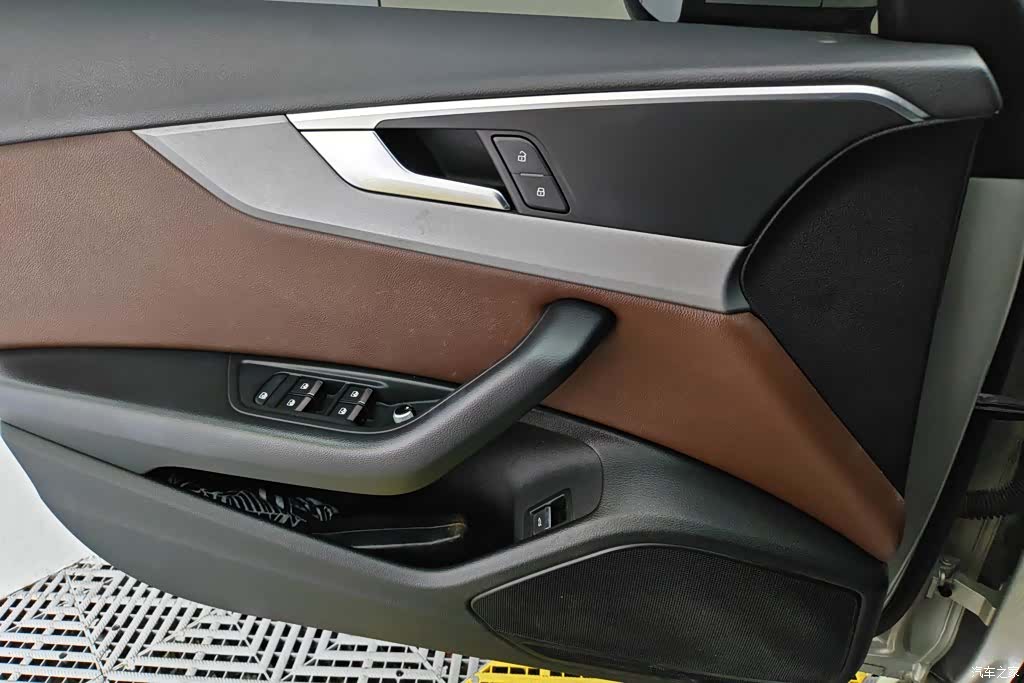 Audi A4L, 2018 7