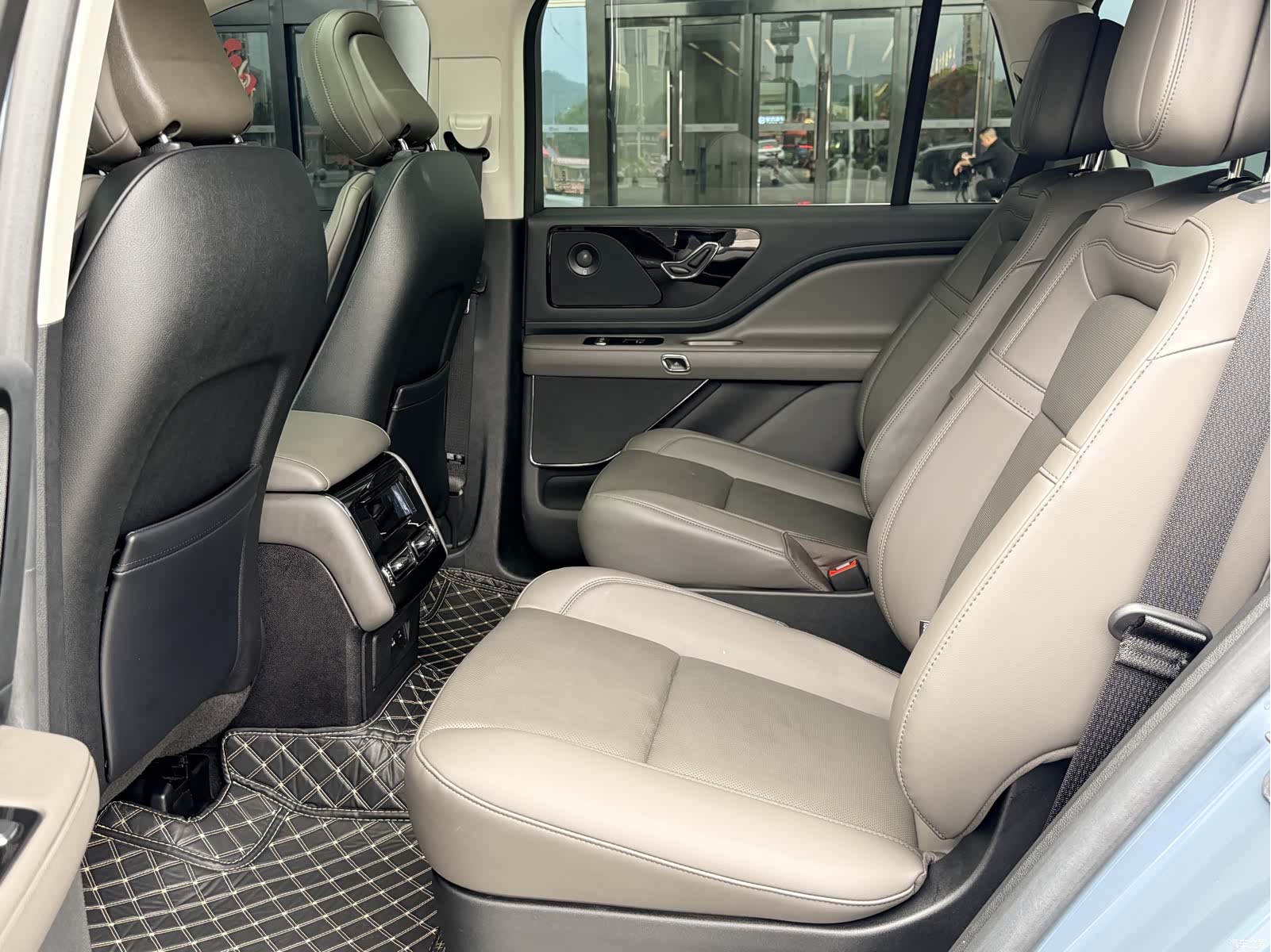 Lincoln Aviator, 2025 14