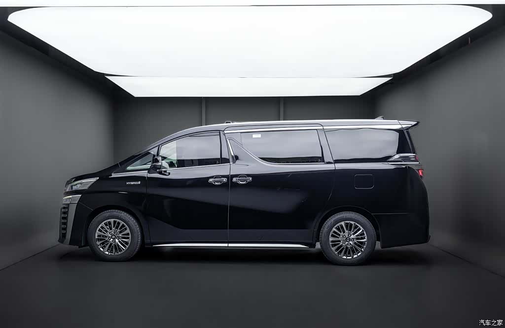 Toyota Vellfire, 2021 3