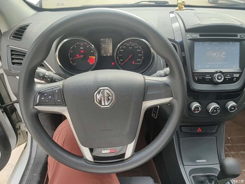 MG MG5, 2015 4