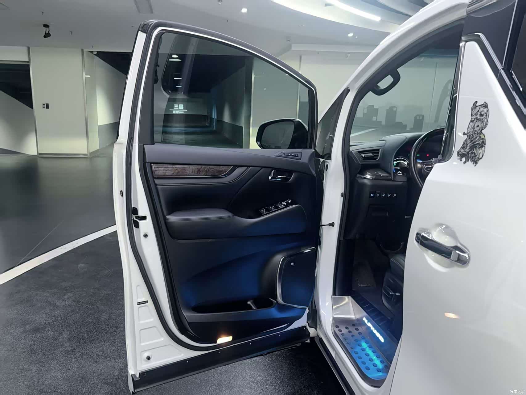 Toyota Alphard, 2020 13