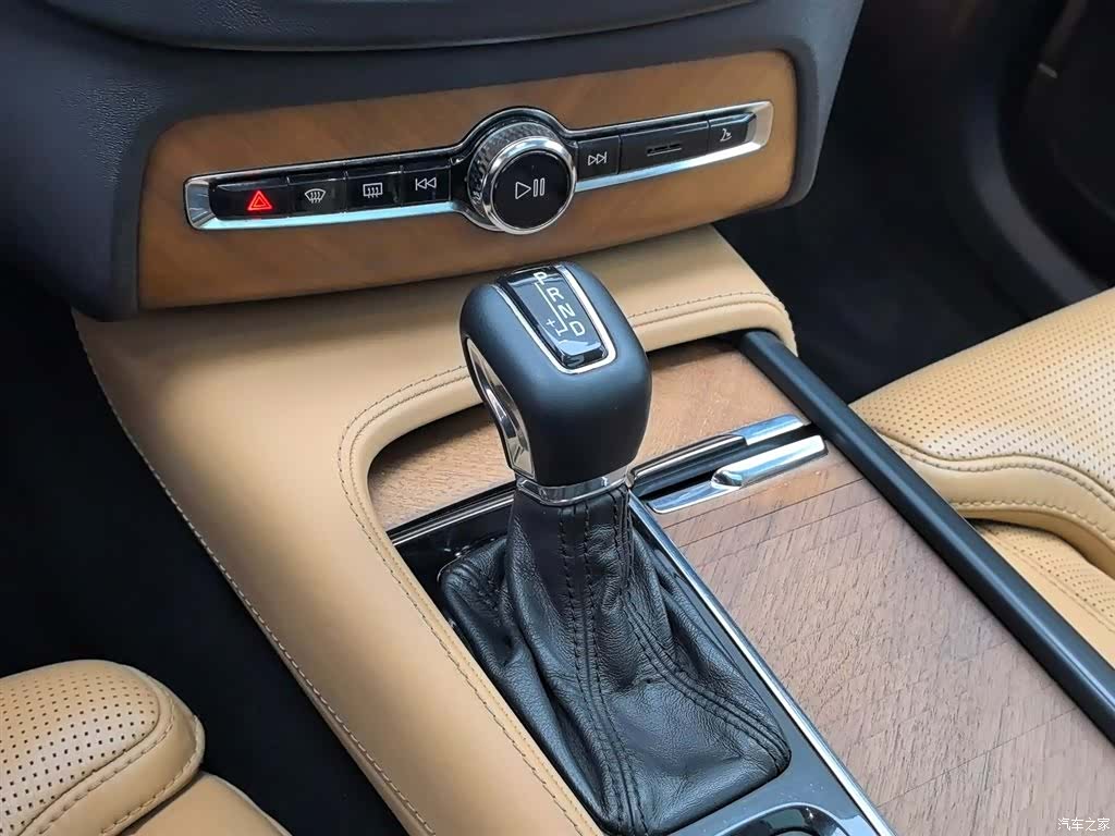 Volvo XC90, 2017 12