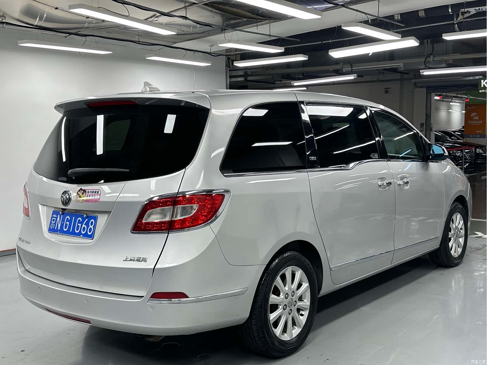 Buick GL8, 2011 6