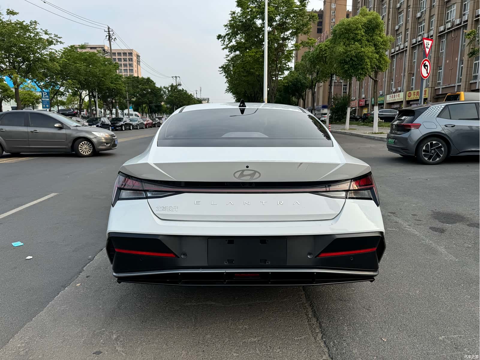 Hyundai Elantra, 2023 13