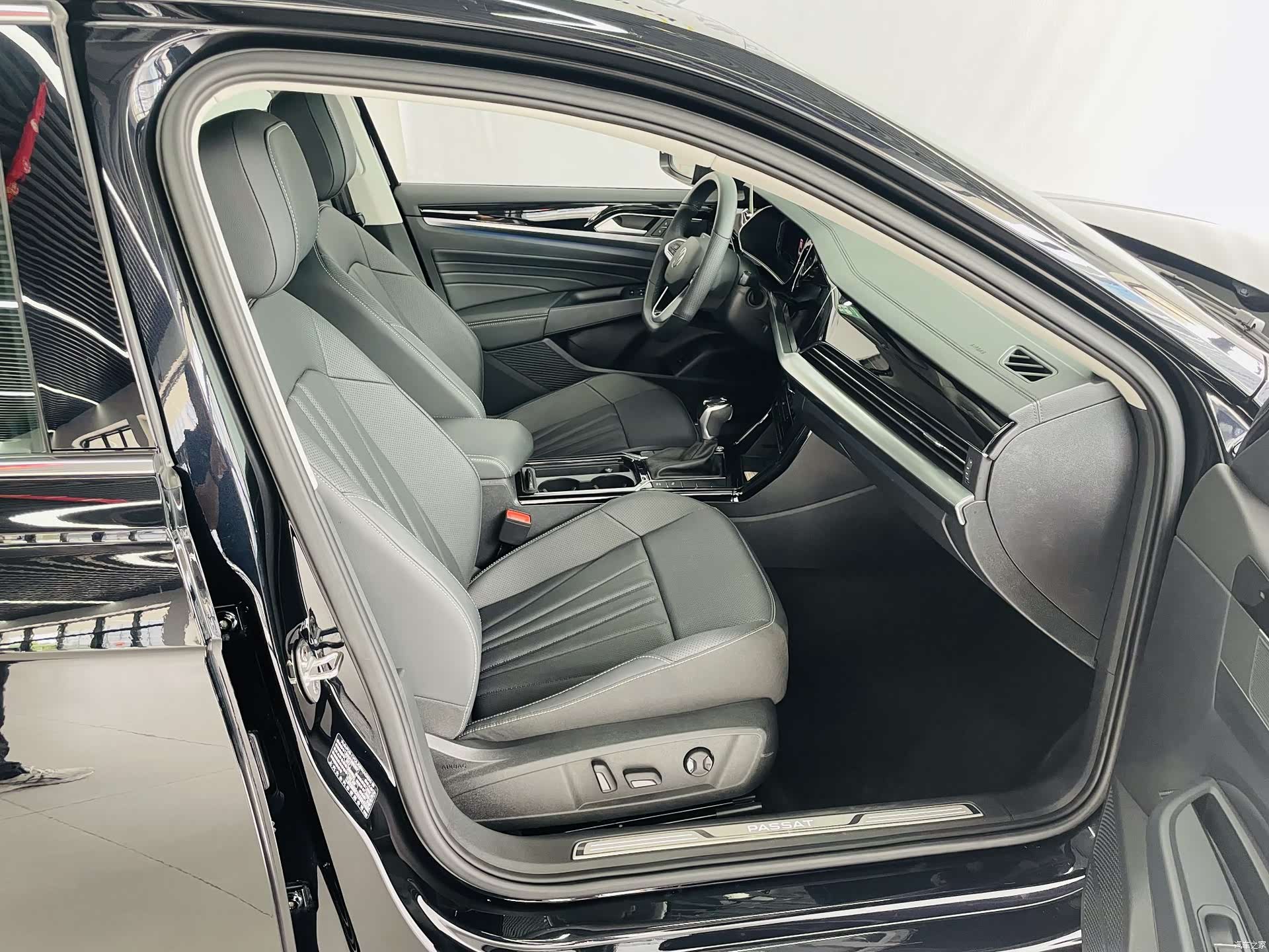 Volkswagen Passat, 2025 12