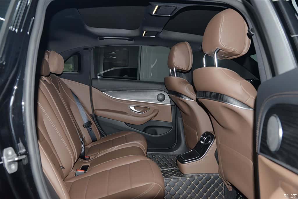 Mercedes-Benz E-Class, 2023 16