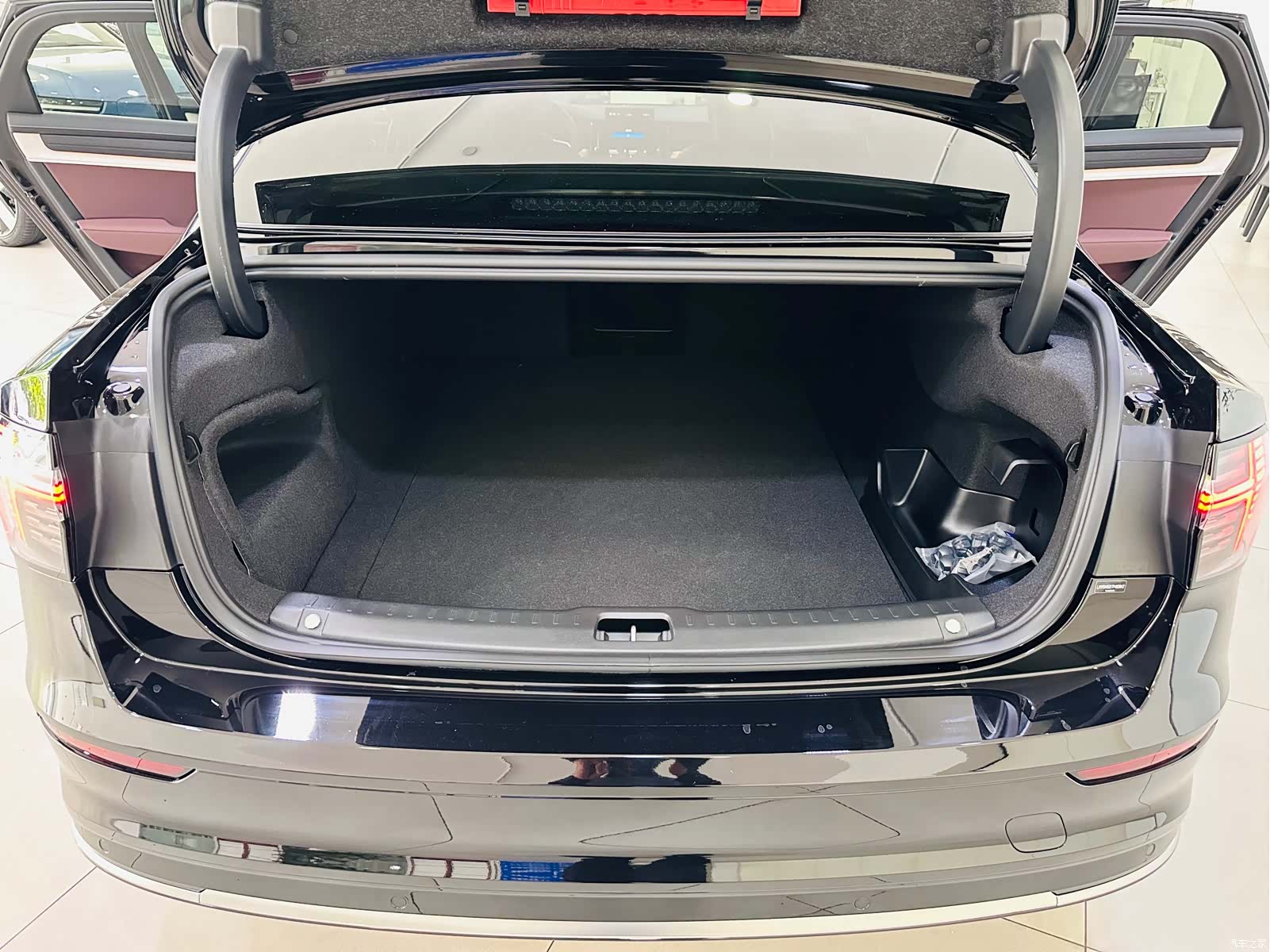 Volvo S90, 1900 18