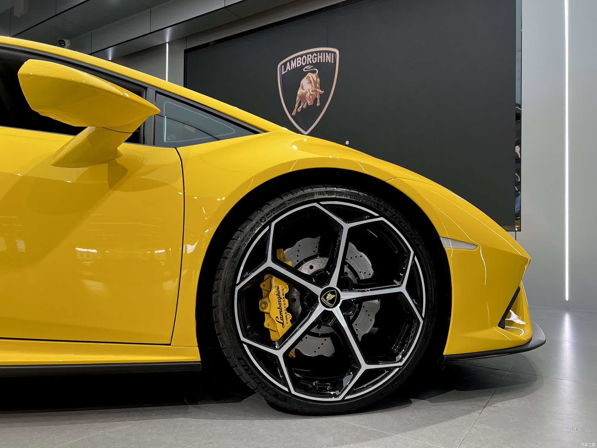 Lamborghini Huracán, 2020 все фото