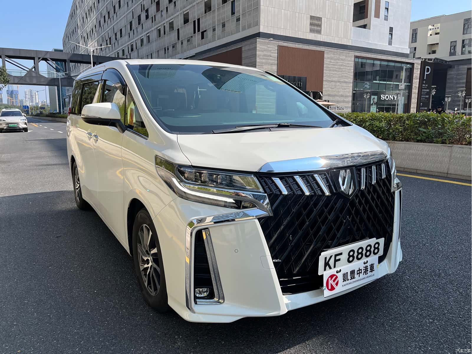 Toyota Alphard, 2016 3